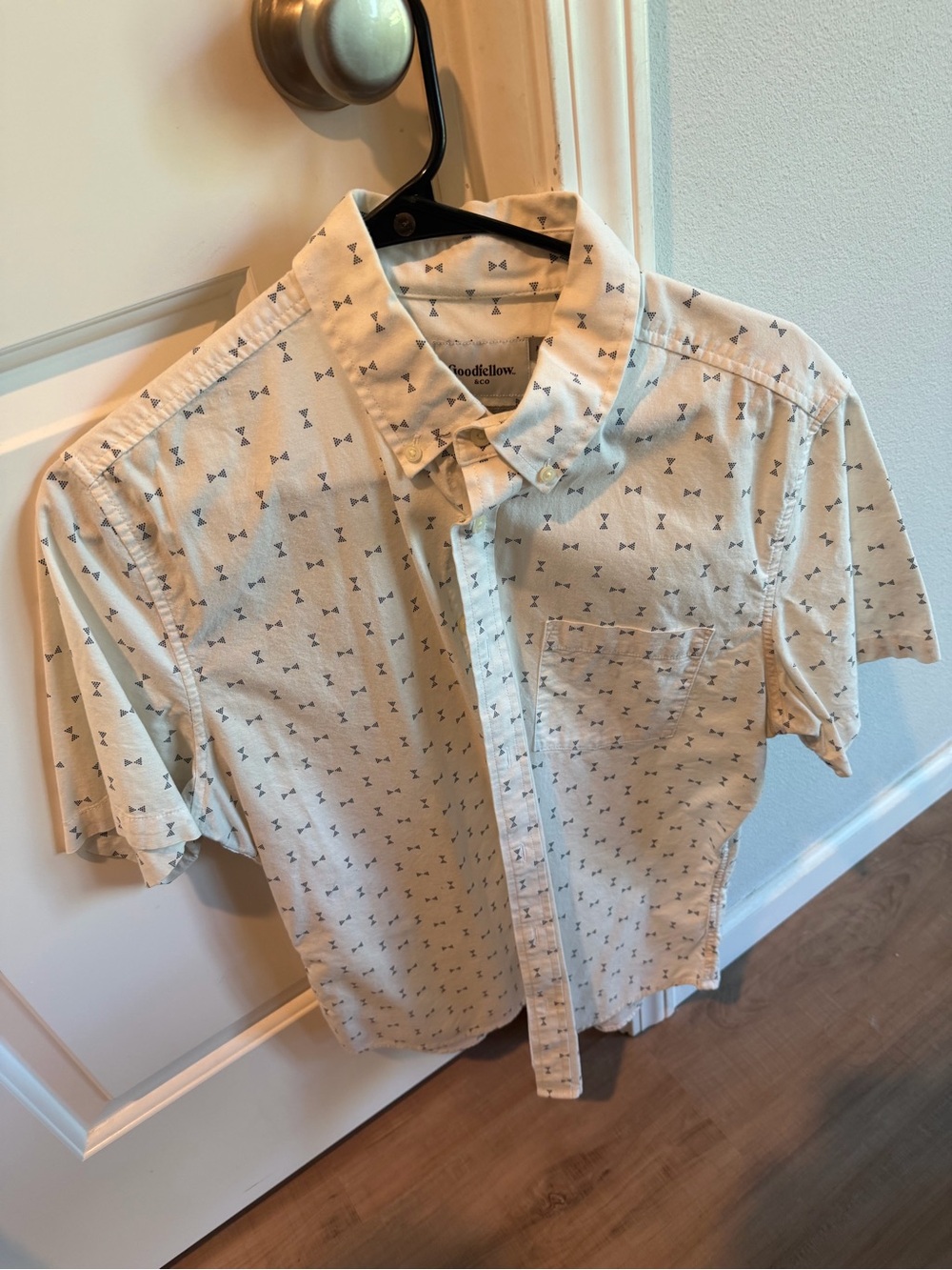 Goodfellow & Co Short-Sleeve Button-Down Shirt - Cream with blk Bo tie Print
